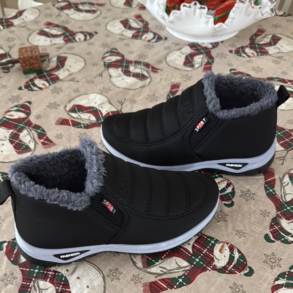 Sport fur lined walking shoes
